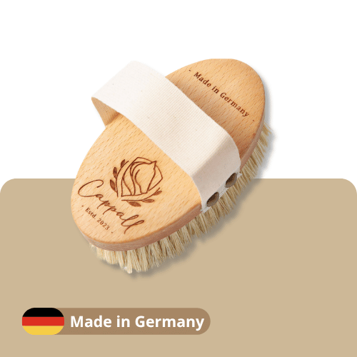 Kardätsche aus Holz mit pflanzlichen Borsten